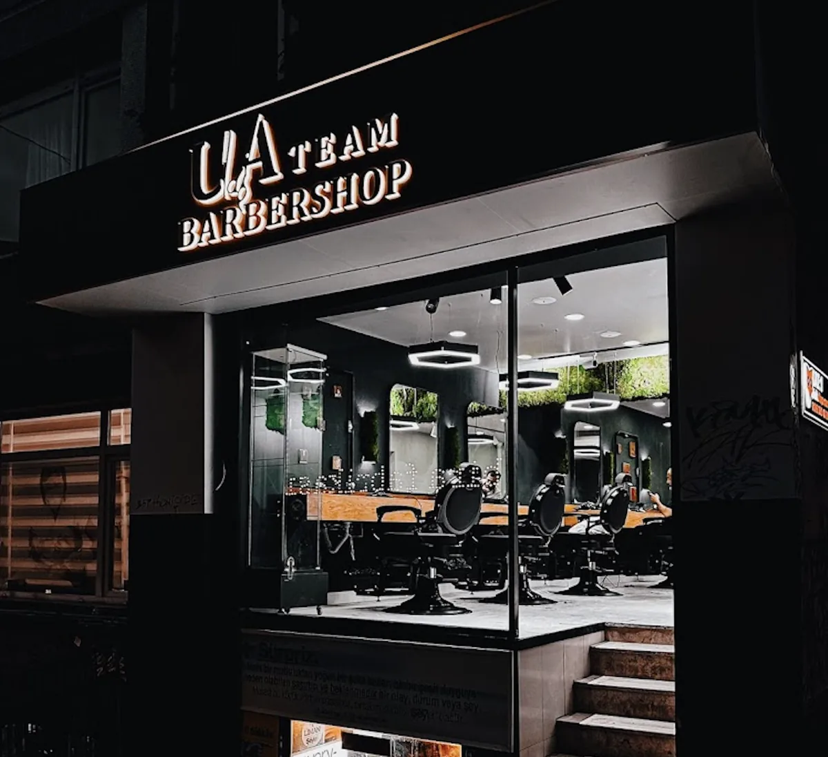 UA TEAM BARBERSHOP dış cephe