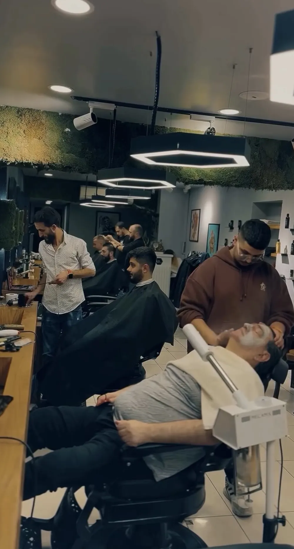 UA TEAM BARBERSHOP — mekandan