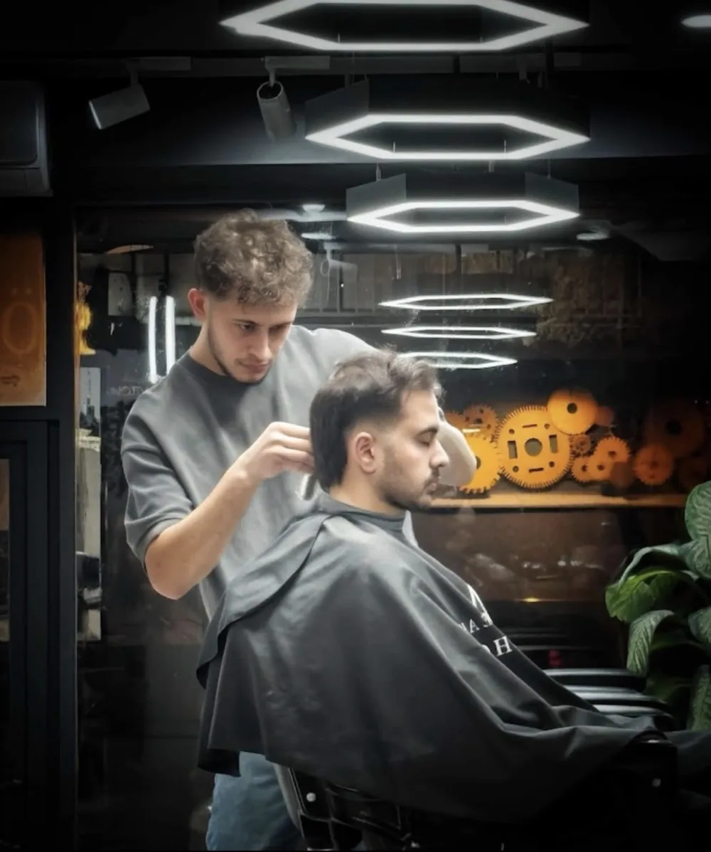 UA TEAM BARBERSHOP — saç kesimi